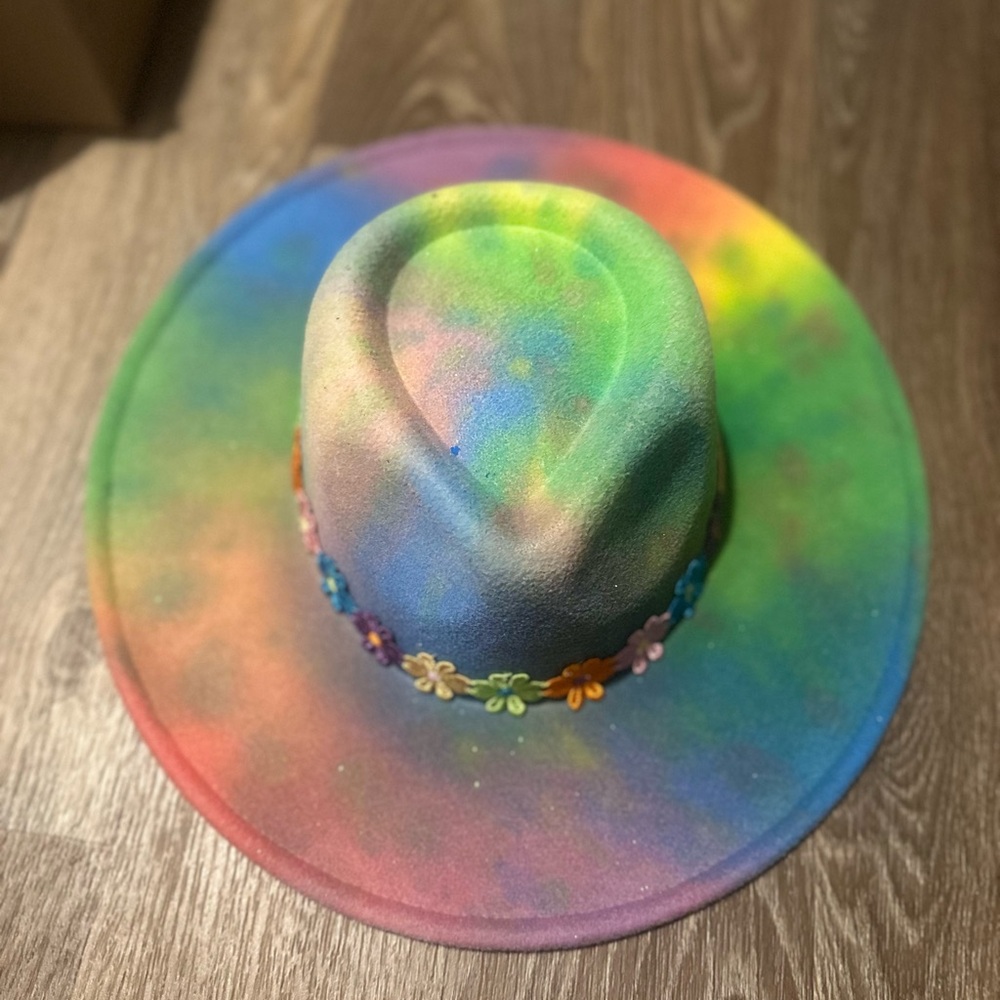 ❤️PRICE DROPTie-Dye Hand Painted/dyed pinch front Cowgirl Hat with Flower Detail